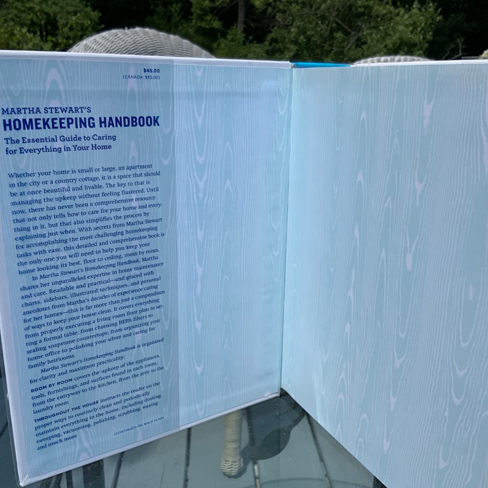 Martha Stewart Homekeeping Handbook Essential Guide to Caring For Your Home 2006 - Picture 5 of 6